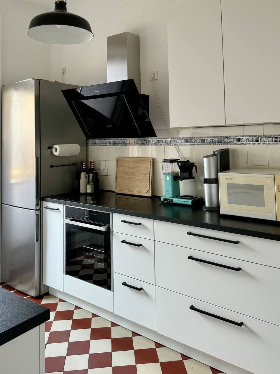 Moderne Küche mit Induktionsherd